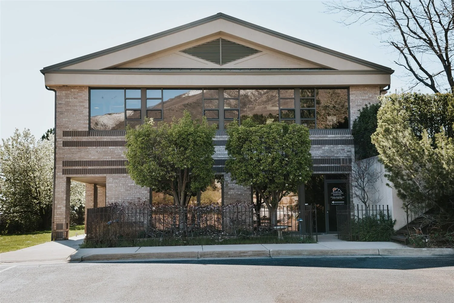 The Canyon Ridge Dental building